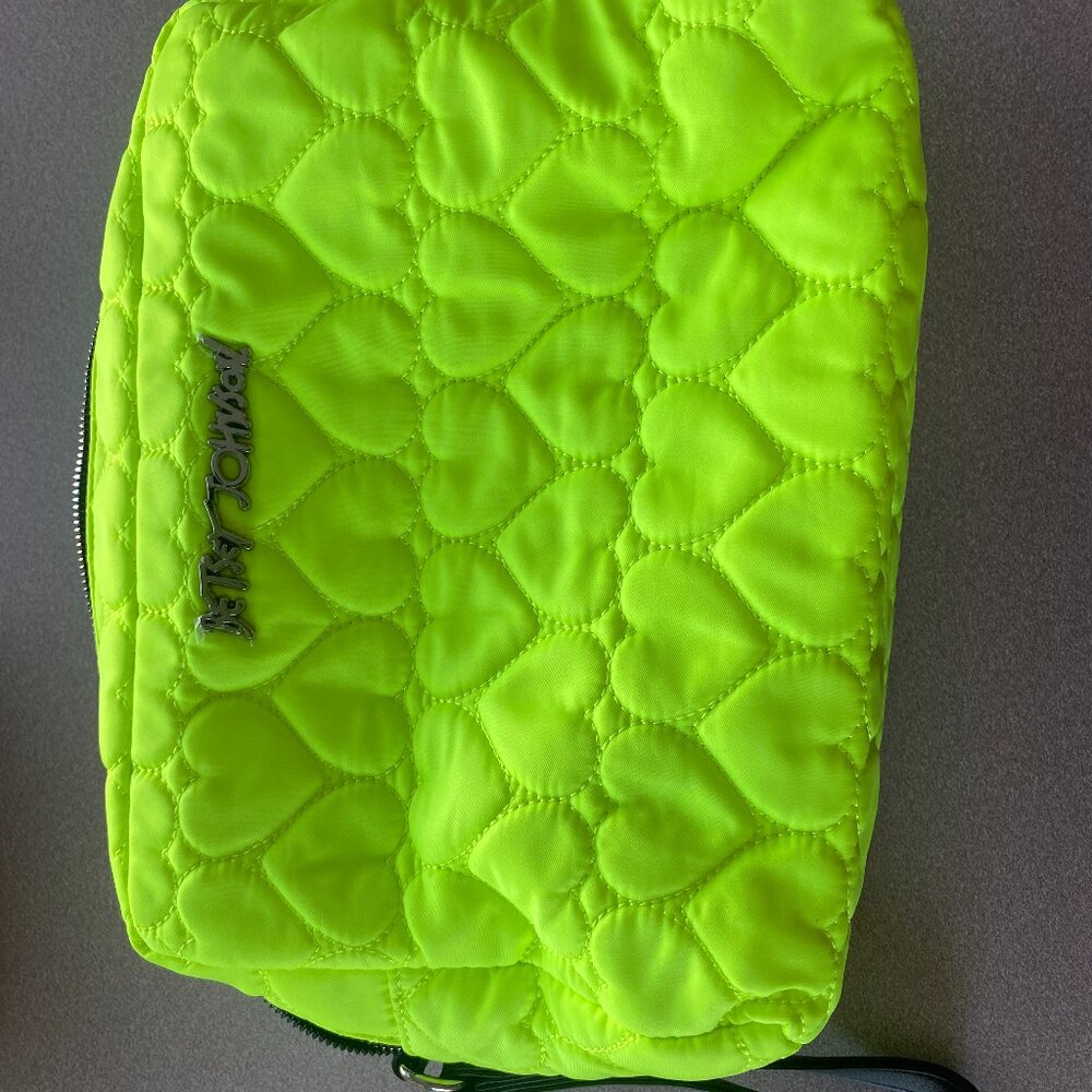 Betsey Johnson Quilted Heart Double Zip Large Green Makeup Bag 12.5" L x 9"H x 4 - Picture 2 of 10